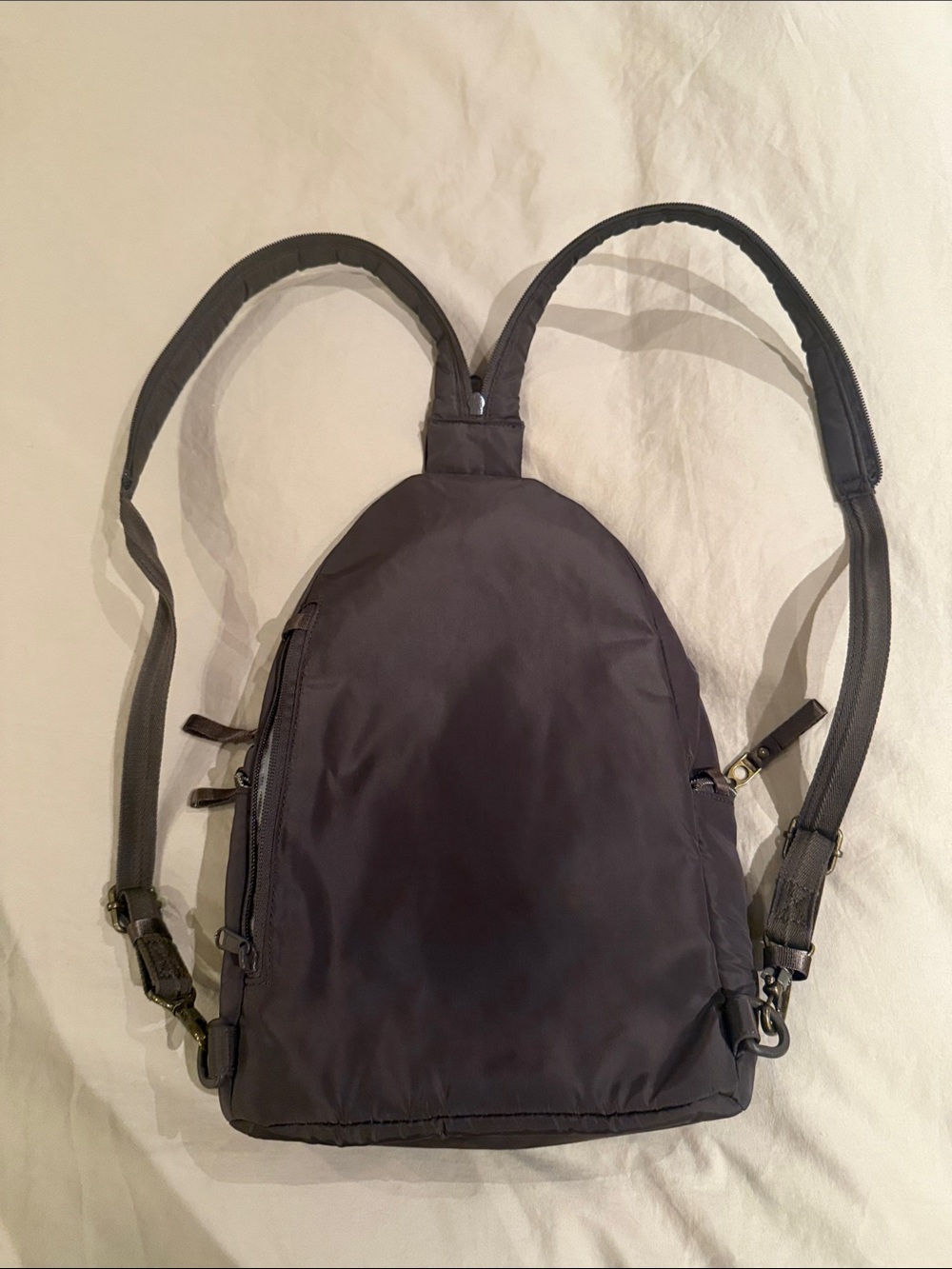 Pacsafe Stylesafe Convertible Sling to Backpack Anti-Theft Bag - Picture 5 of 5